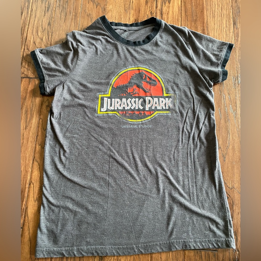 Universal Jurassic tee